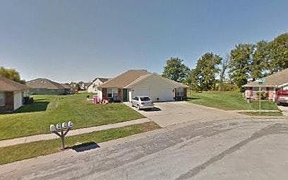 1st image of 220 NW Parker Dr