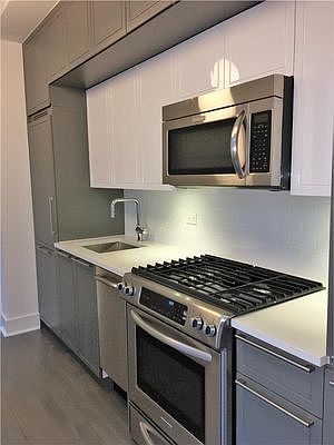 4th image of 416 W 52nd St #505