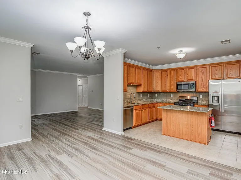 574 Saint Andrews Pl — Photo 12