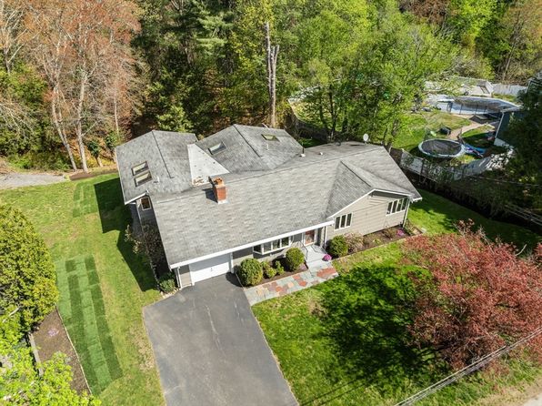 24 Red Barn Rd, Wayland, MA 01778