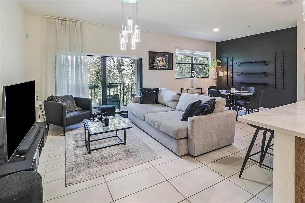 3 bed, 3.0 bath, 1534 sqft, $4,000 — Photo 3