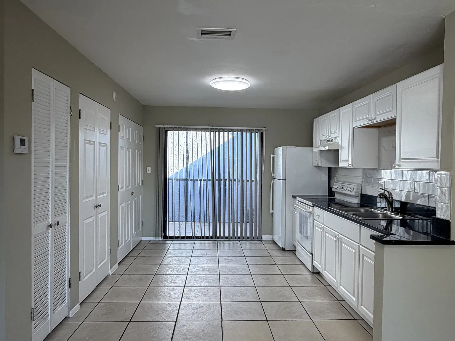 4214 Desoto Avenue — Photo 4