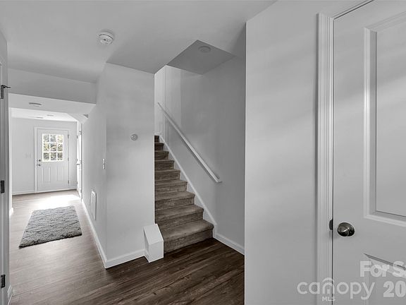 4th image of 910 Taybyn Rd