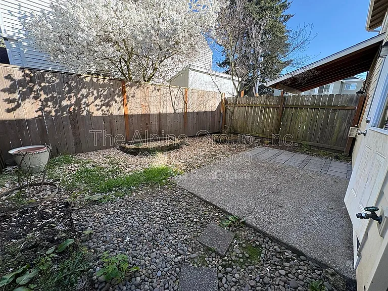 210 NW Connell Ave — Photo 22