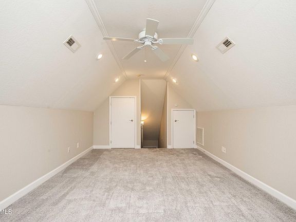 3rd image of 530 Timberline Dr