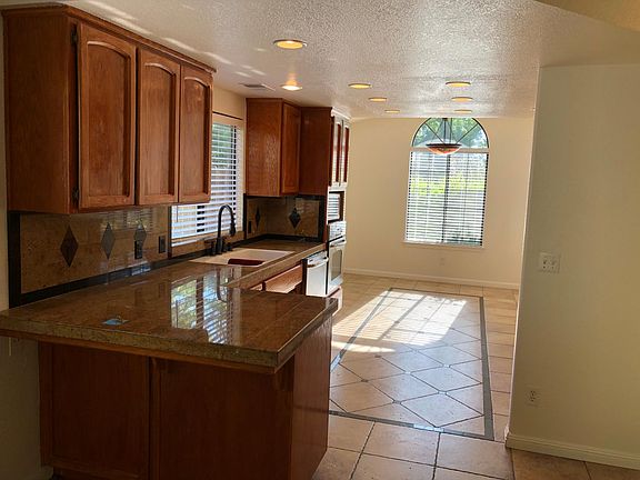 3rd image of 112 Silberhorn Dr