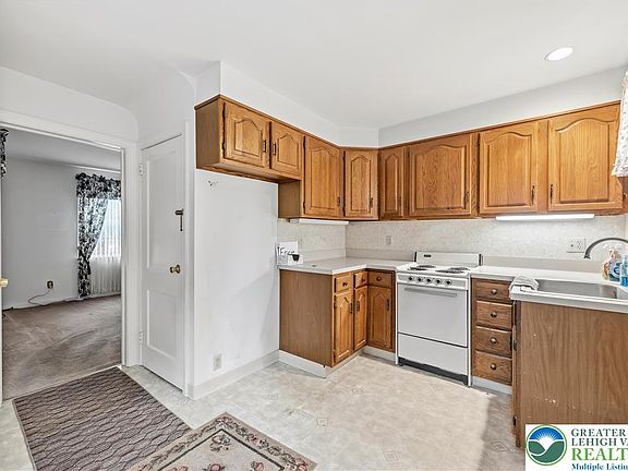 5th image of 1930 E Columbia St