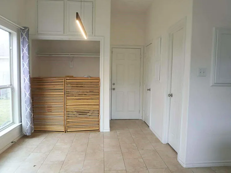 7916 Comal St — Photo 10