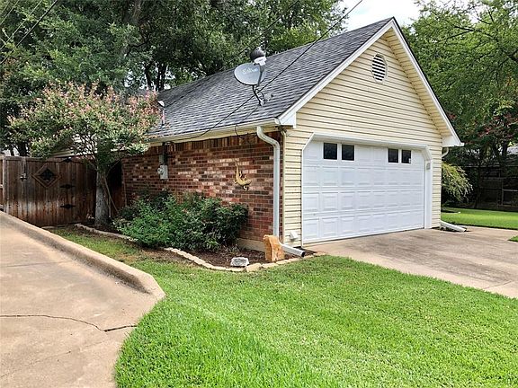 4th image of 904 W Redbud Dr