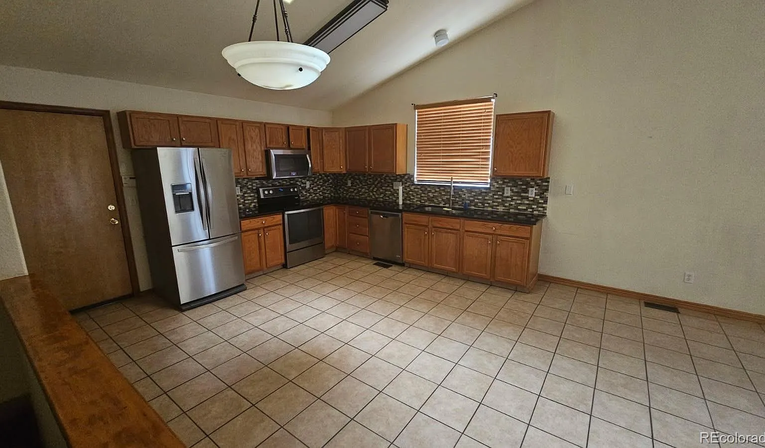 4 bed, 3.0 bath, 2232 sqft, $3,200 — Photo 3