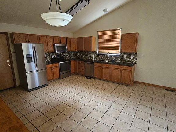 3rd image of 654 W 116th Ave
