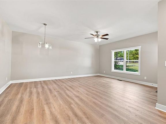 5th image of 505 Burnett Ferry Rd
