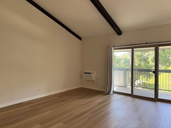 3rd image of 2079 Ascot Dr Unit 236