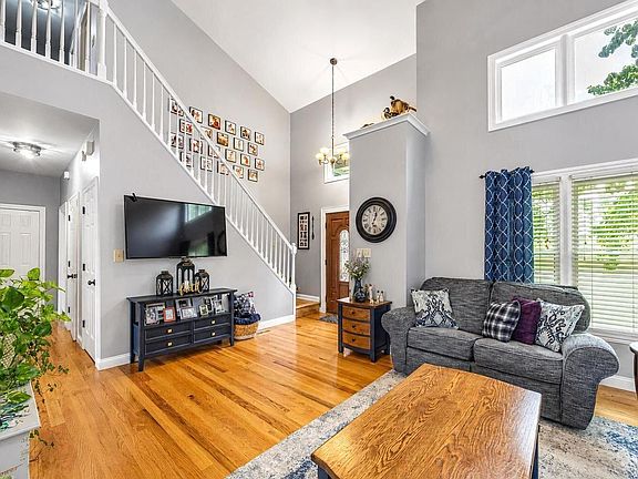 5th image of 111 Westridge Ln