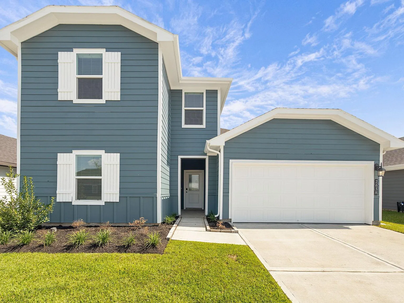 4 bed, 3.0 bath, 2155 sqft, $2,600 — Photo 1