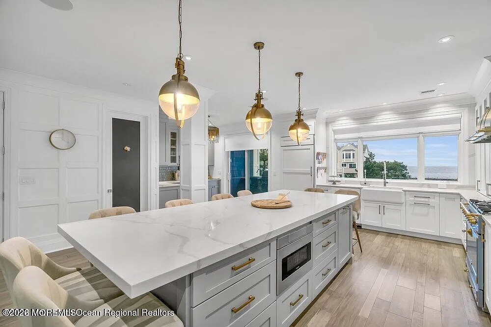 4 bed, 3.5 bath, 3286 sqft, $7,500 — Photo 4