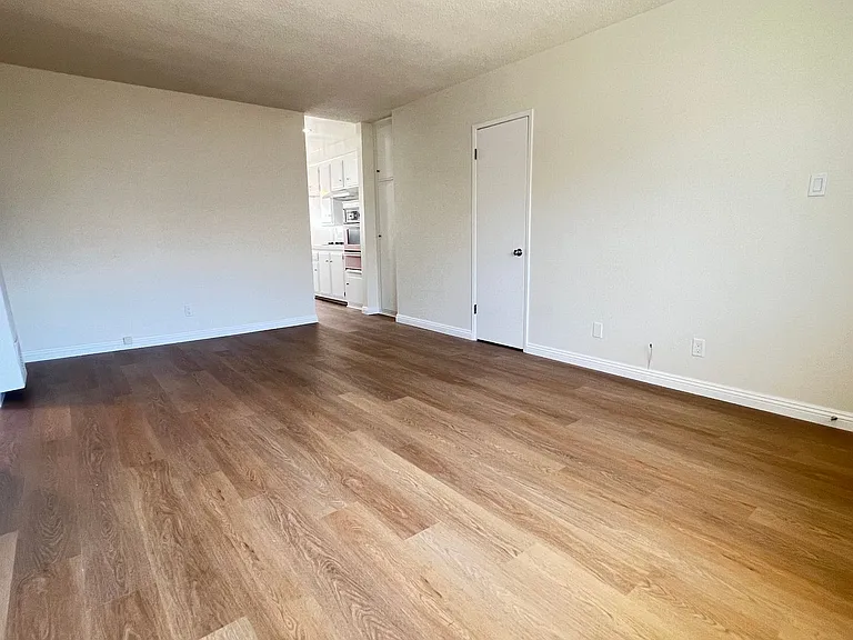 25326 Oak St — Photo 10