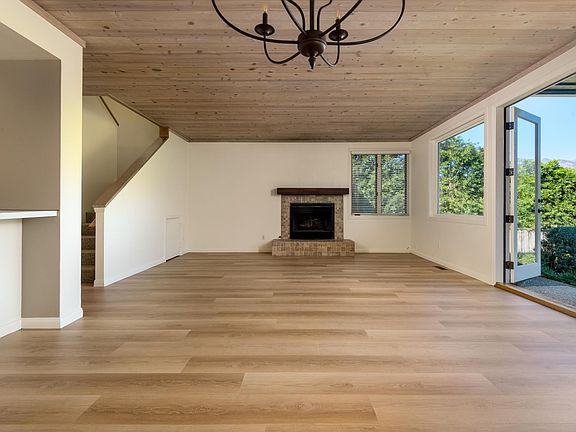 5th image of 2490 Whitney Ave