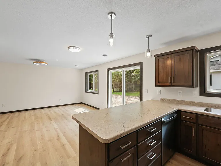 207 4th Ave N — Photo 4