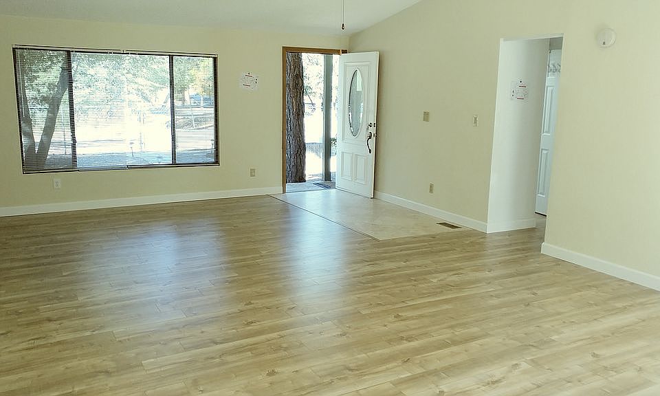 Unit C-Entry. Fenced Yard.