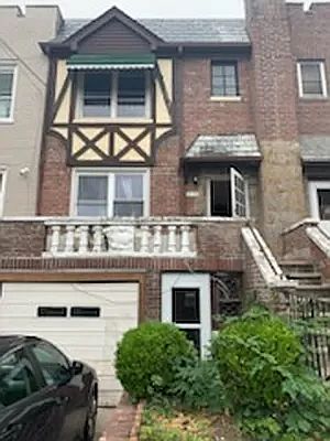 2nd image of 3176 46th St