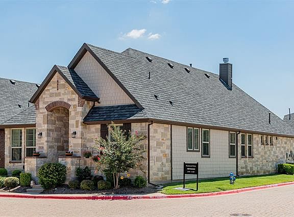 3rd image of 5129 Kentwood Dr