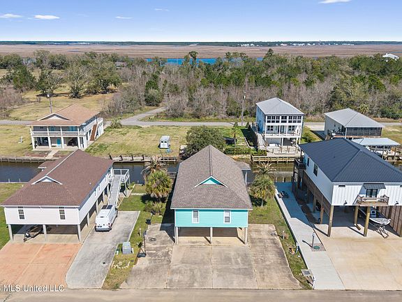 4th image of 11027 Bay Cove Dr