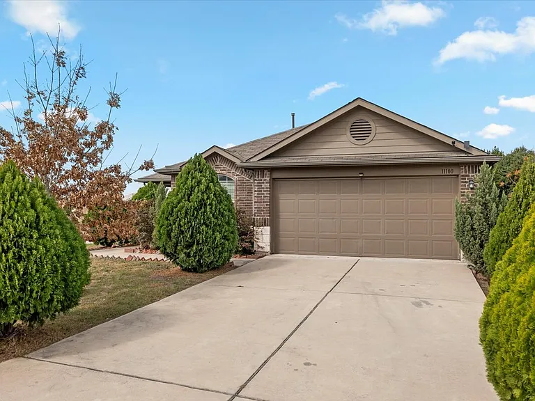 11100 Dawes Pl — Photo 2