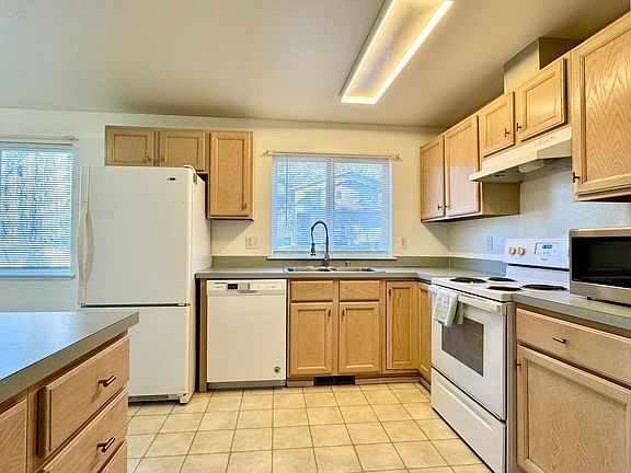2nd image of 233 Bower Ln #B