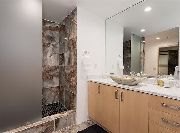 5th image of 1999 McKinney Ave APT 1207
