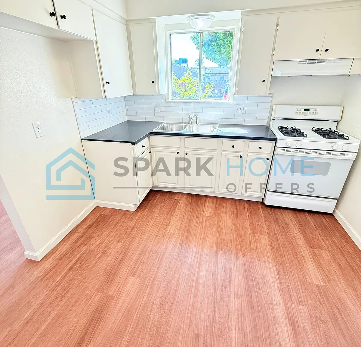 1902 Sheridan St — Photo 3