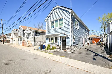 102-25 163 Drive