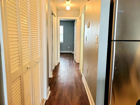 3rd image of 105A Dolphin Ct