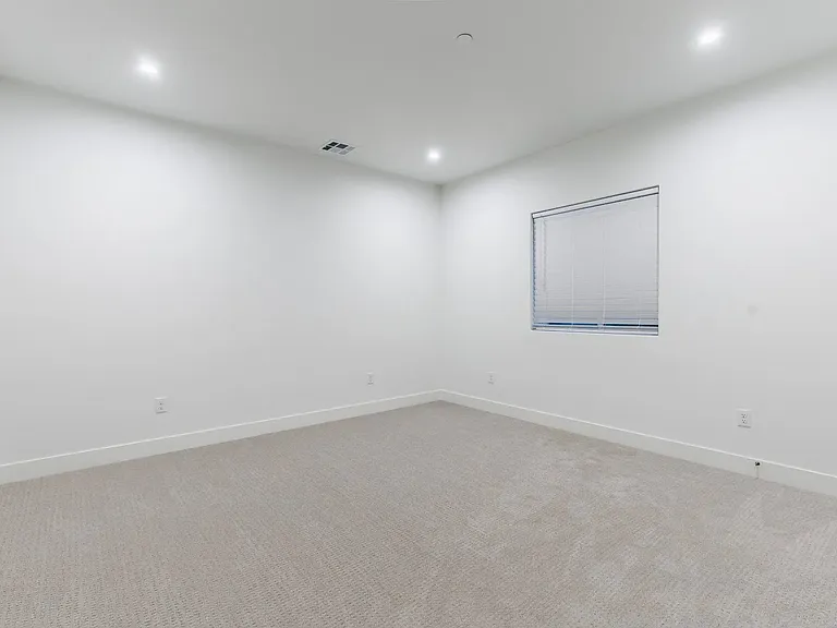 522 E 900 S #B — Photo 11
