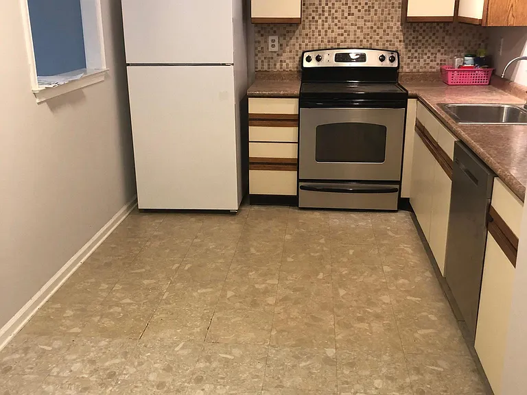 131 Caernarvon Ct — Photo 6