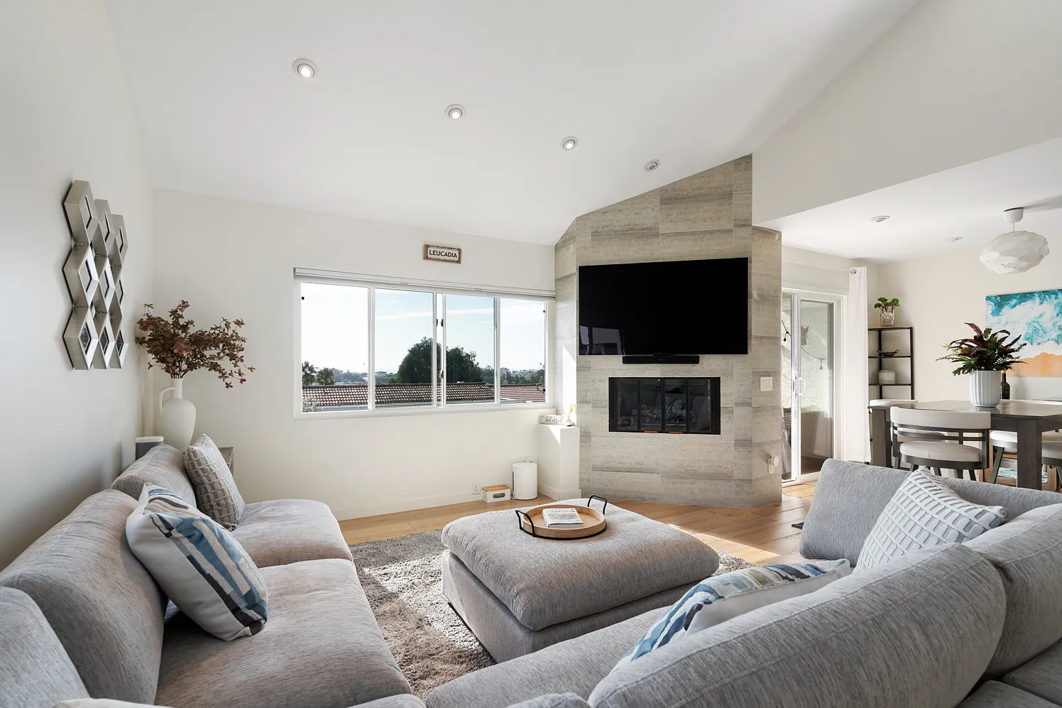 3 bed, 2.5 bath, 1419 sqft, $6,700 — Photo 3