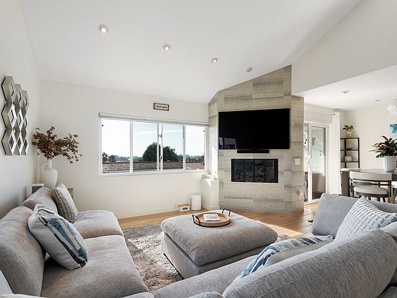 3rd image of 315 Crocus Ct