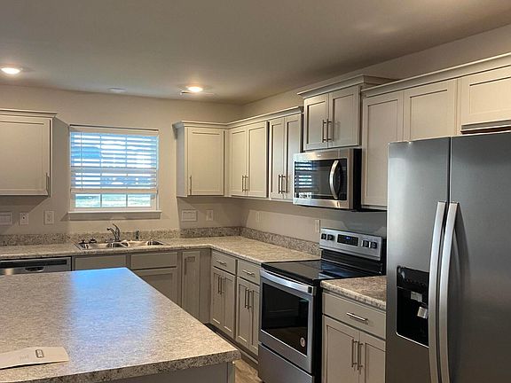 4th image of 1213 Riverstone Dr