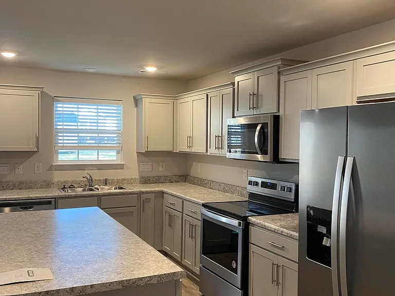 1213 Riverstone Dr — Photo 4