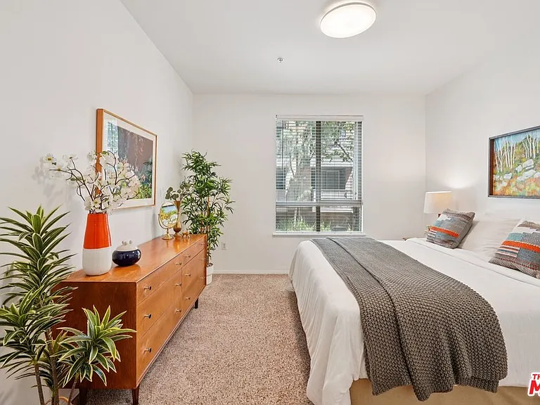 100 S Alameda St #150 — Photo 27