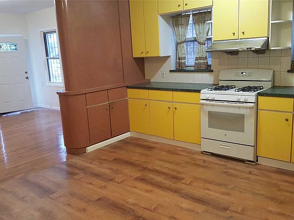 5th image of 8430 Penelope Ave
