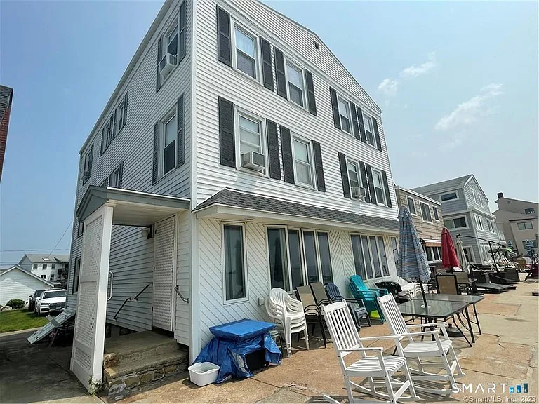 39 Pepperidge Ave — Photo 2