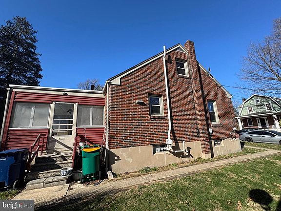 3rd image of 14 Laird St