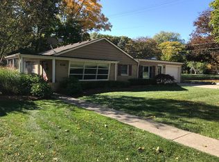 33677 Alta Loma Dr, Farmington, MI