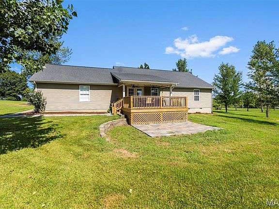 5th image of 16815 Augusta Dr