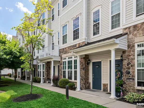 18 Jasmine Ln, Garfield, NJ 07026