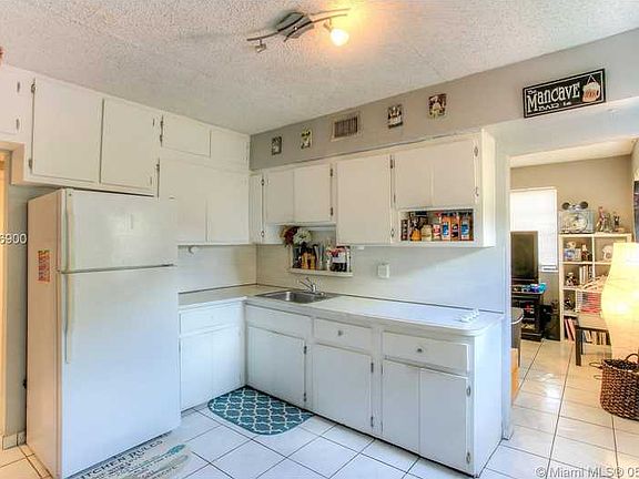5th image of 570 NW 59th Ct