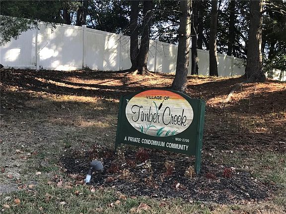 4th image of 2412 Greenwood Dr