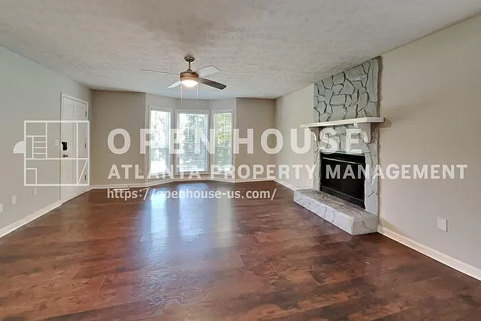 3 bed, 2.0 bath, 1516 sqft, $1,890 — Photo 3