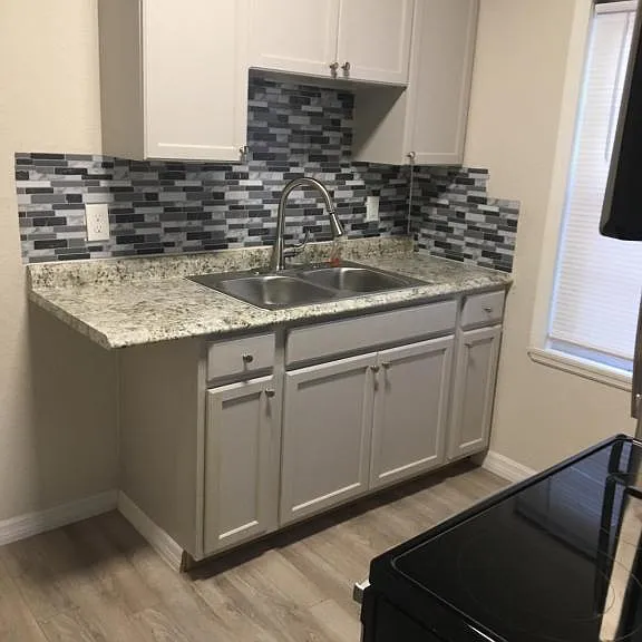 1033 Neville Ave — Photo 9